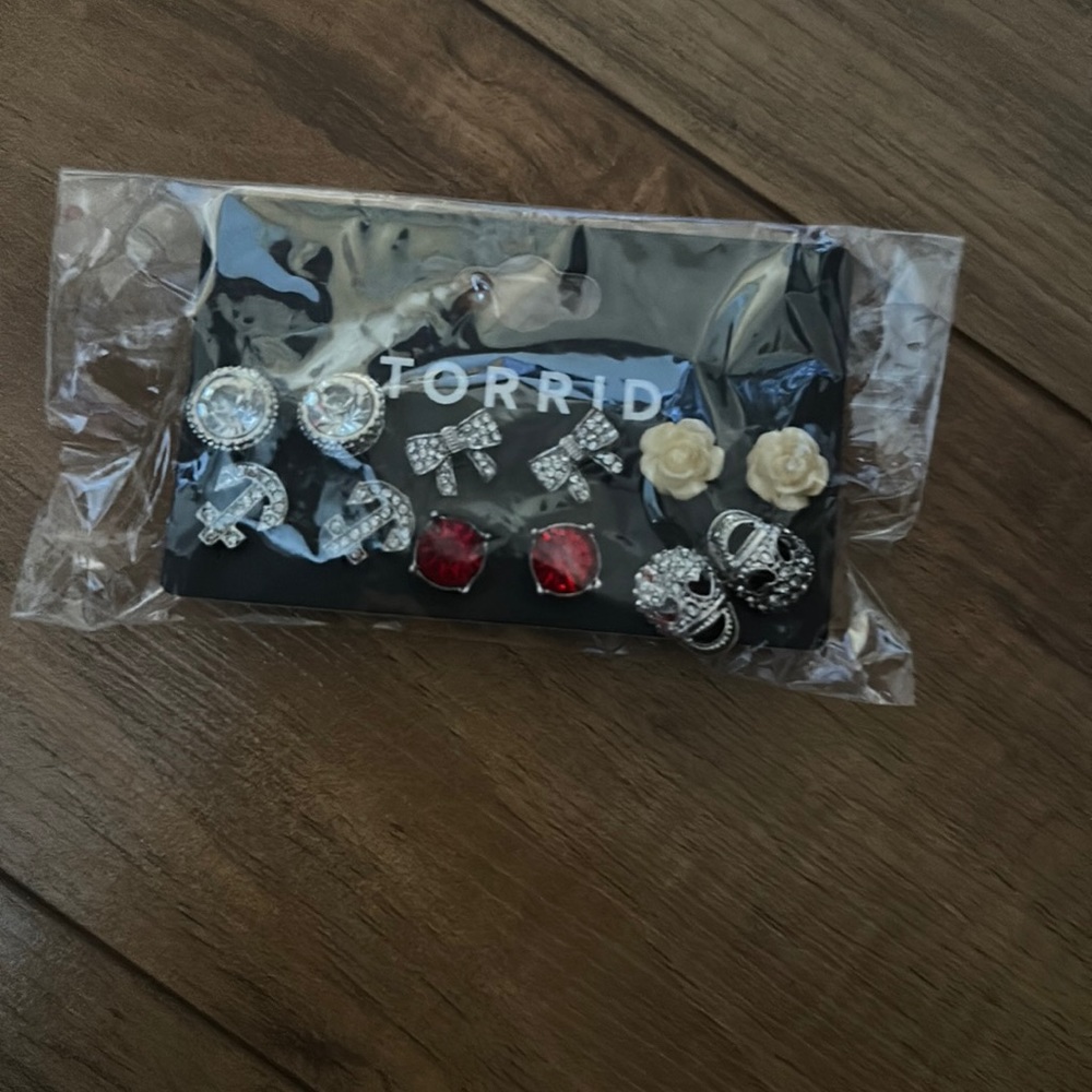 Earrings - Picture 2 of 3